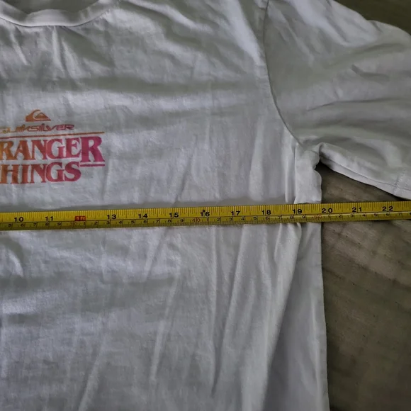 Quicksilver Netflix Stranger Things Men Small White Used Short Sleeve 022025 - Picture 4 of 7
